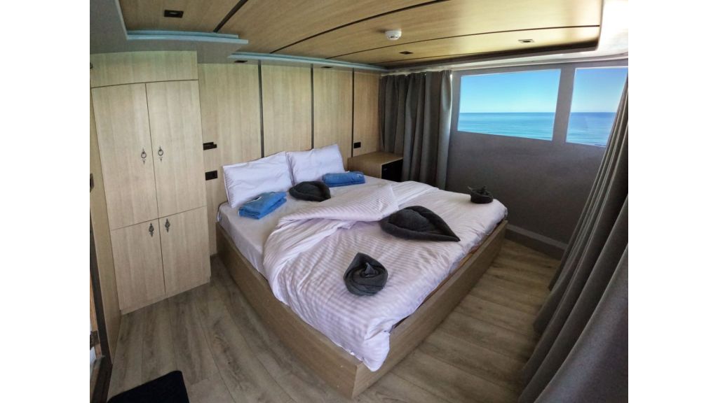 iron yacht (002)