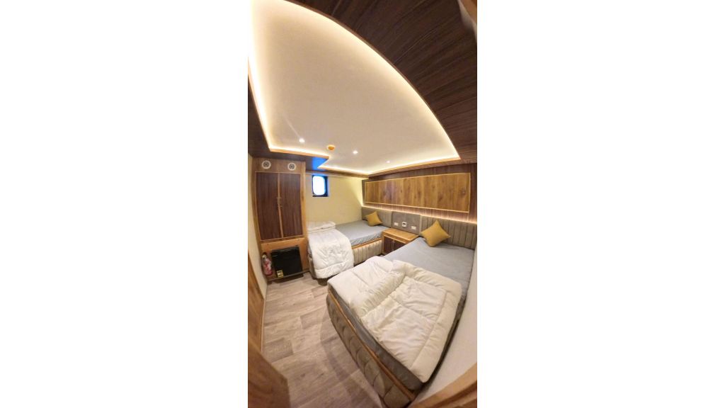 iron yacht (011)