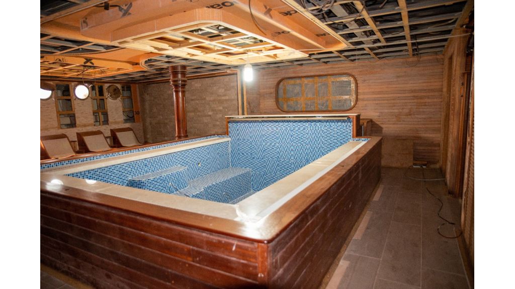 royal admiral for sale (072)