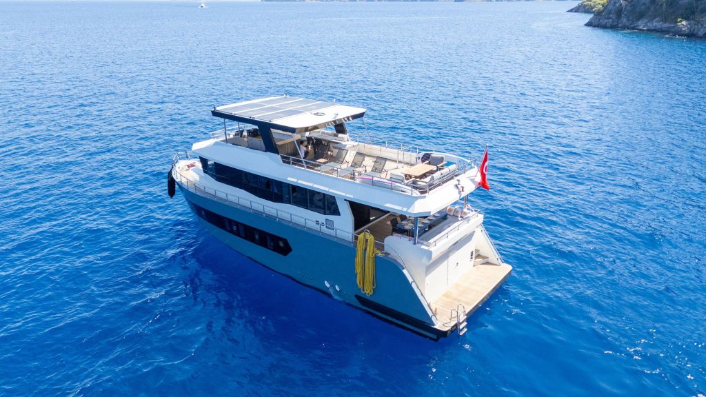 Aksa-s Motor Yacht (008)