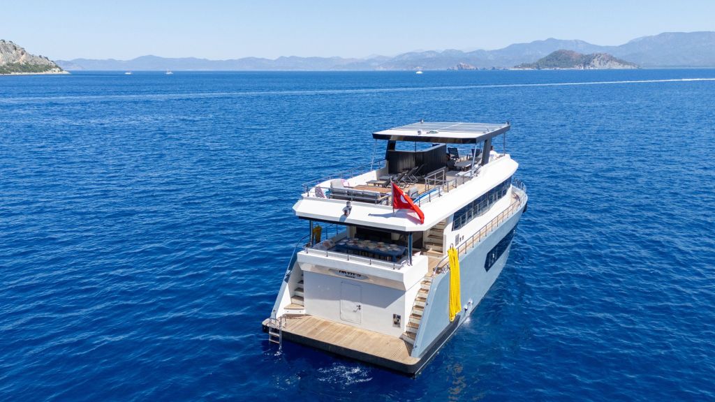 Aksa-s Motor Yacht (009)