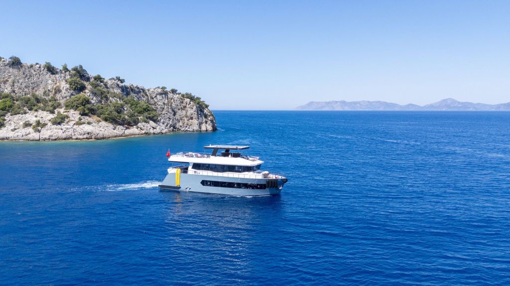 Aksa-s Motor Yacht (014)