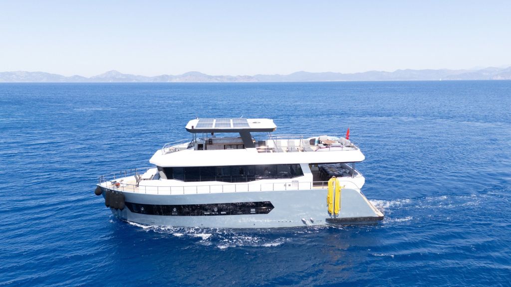 Aksa-s Motor Yacht (015)