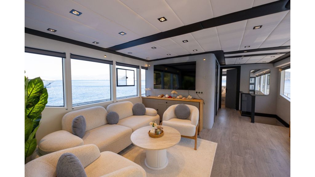 Aksa-s Motor Yacht (031)