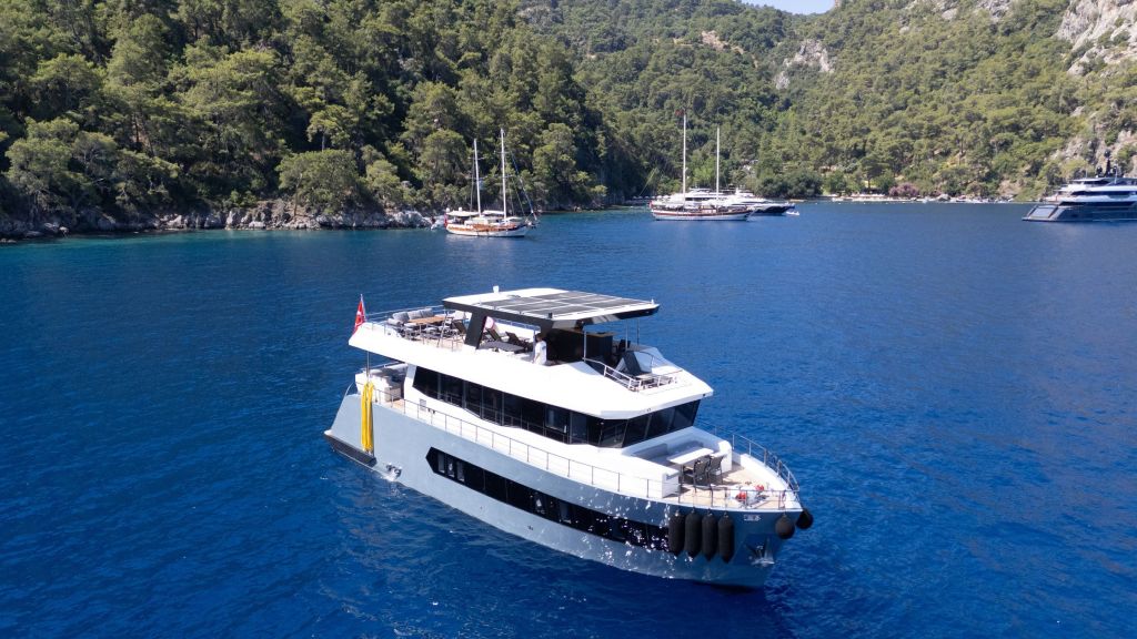 Aksa-s Motor Yacht MASTER (006)