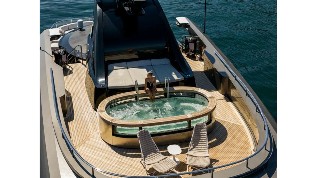 salt motor yacht (010)