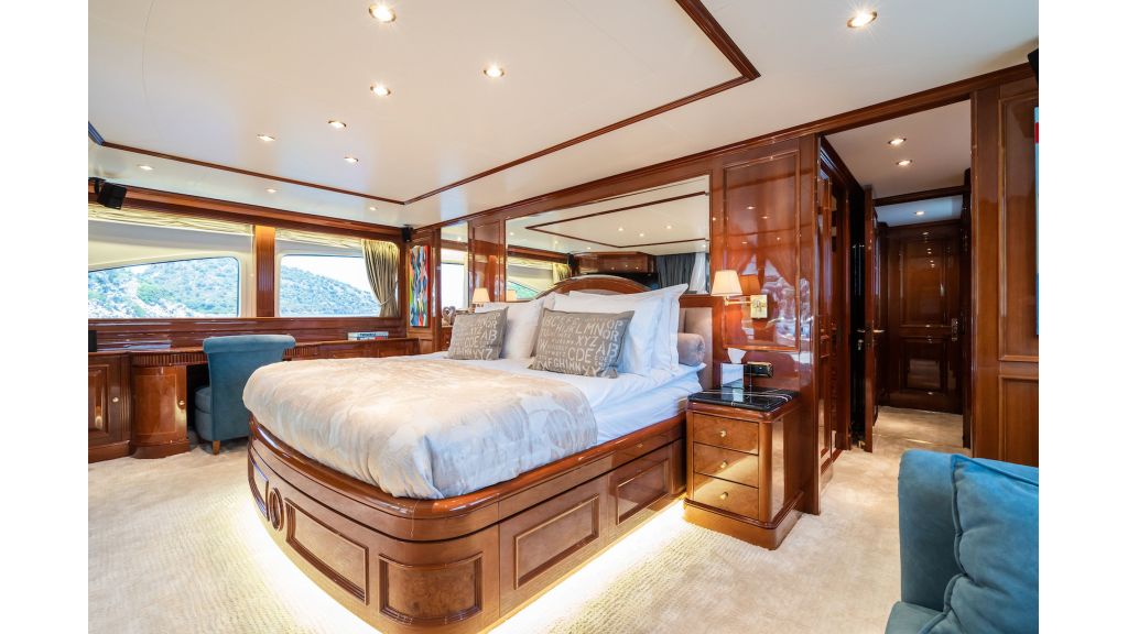 Amadea MotorYacht (001)
