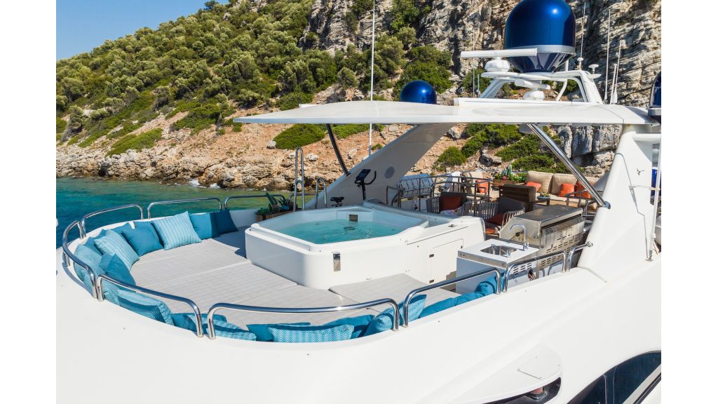 Amadea MotorYacht (002)