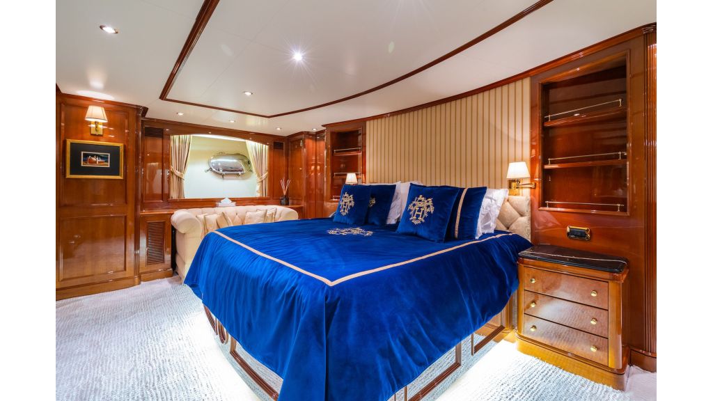Amadea MotorYacht (006)