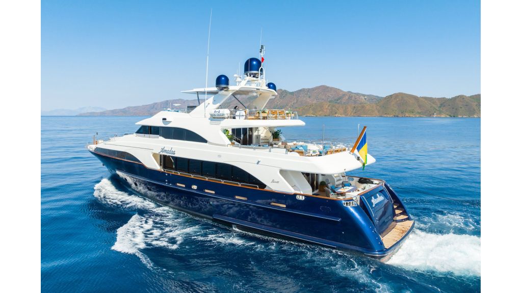 Amadea MotorYacht (014)
