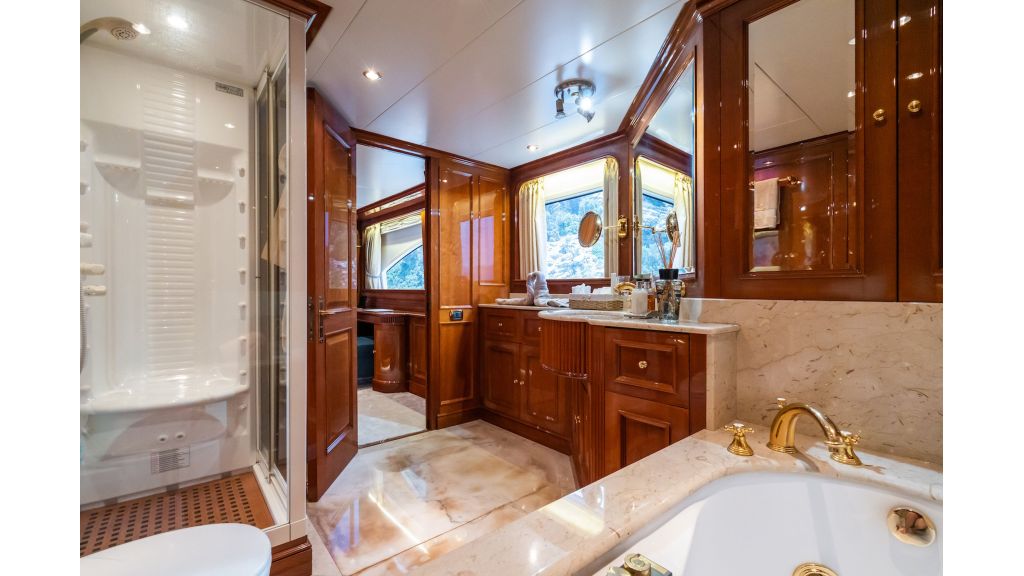 Amadea MotorYacht (016)