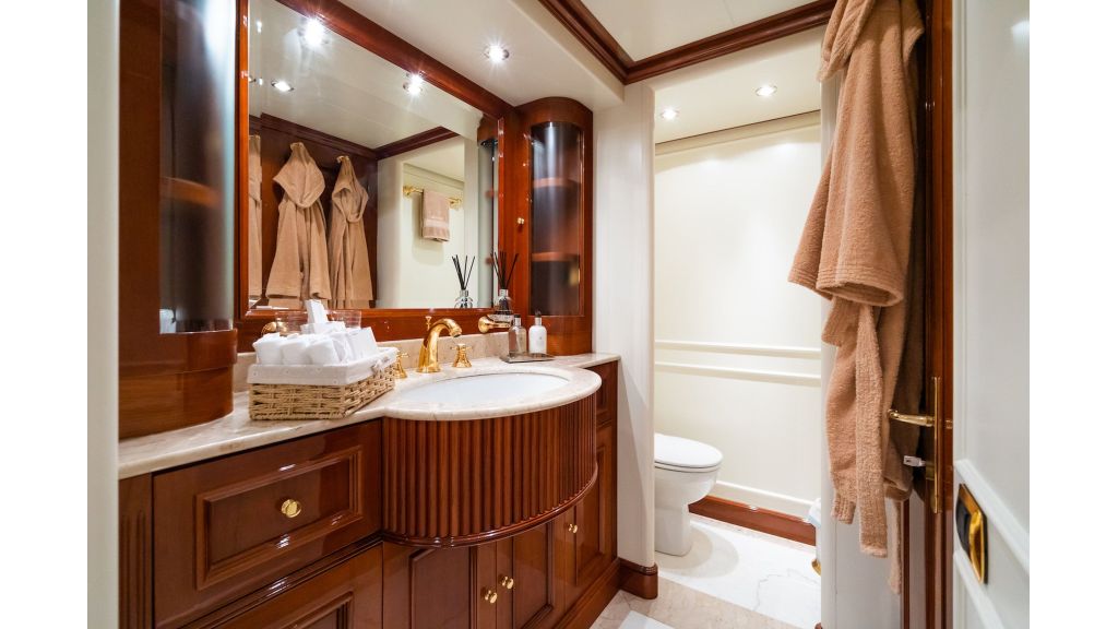 Amadea MotorYacht (017)