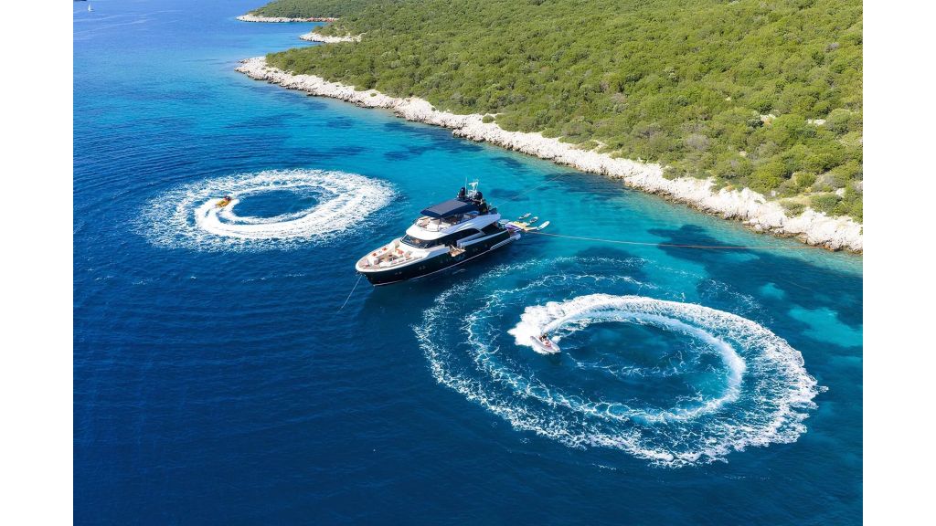 Bella Luna MotorYacht (001)