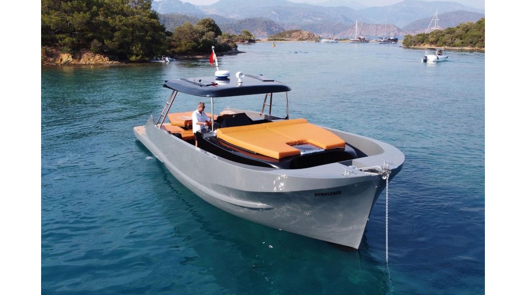 Bumblebee MotorYacht (003)