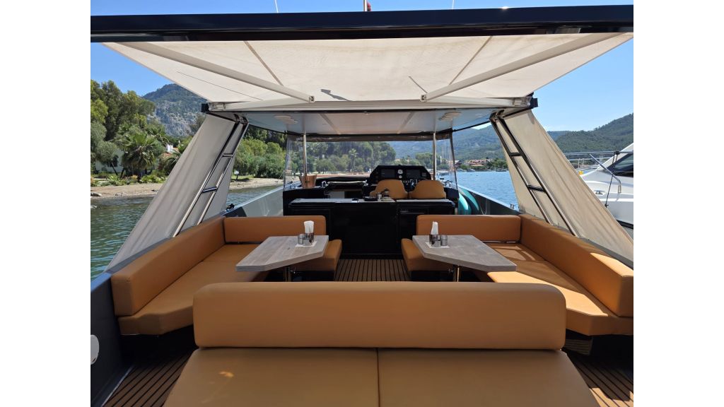 Bumblebee MotorYacht (005)