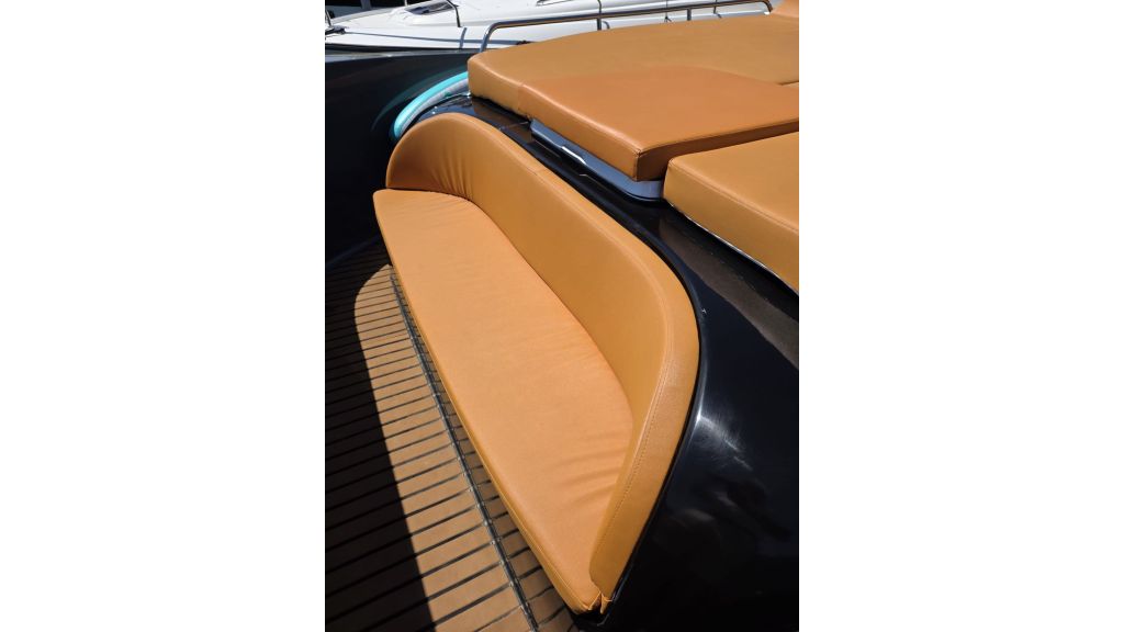 Bumblebee MotorYacht (006)