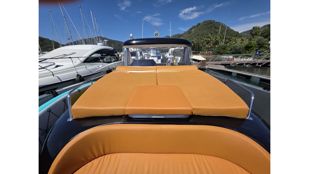 Bumblebee MotorYacht (008)