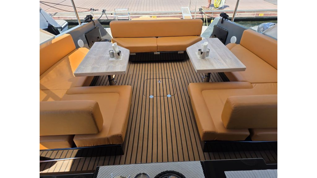 Bumblebee MotorYacht (013)