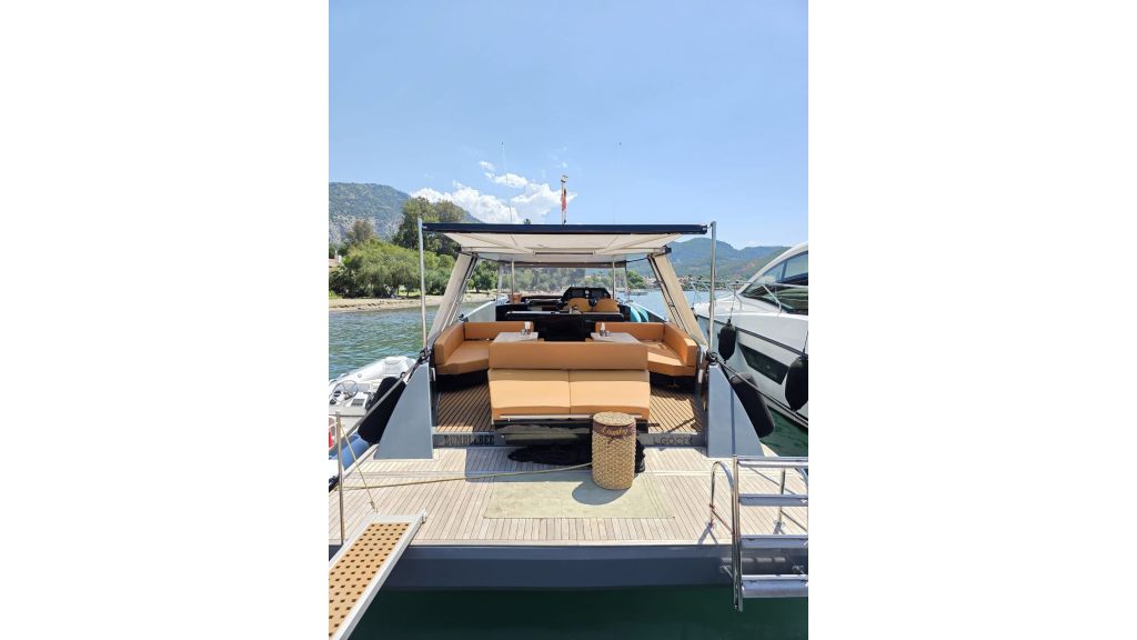 Bumblebee MotorYacht (015)