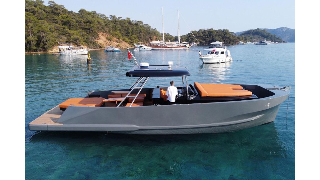 Bumblebee MotorYacht MASTER (004)