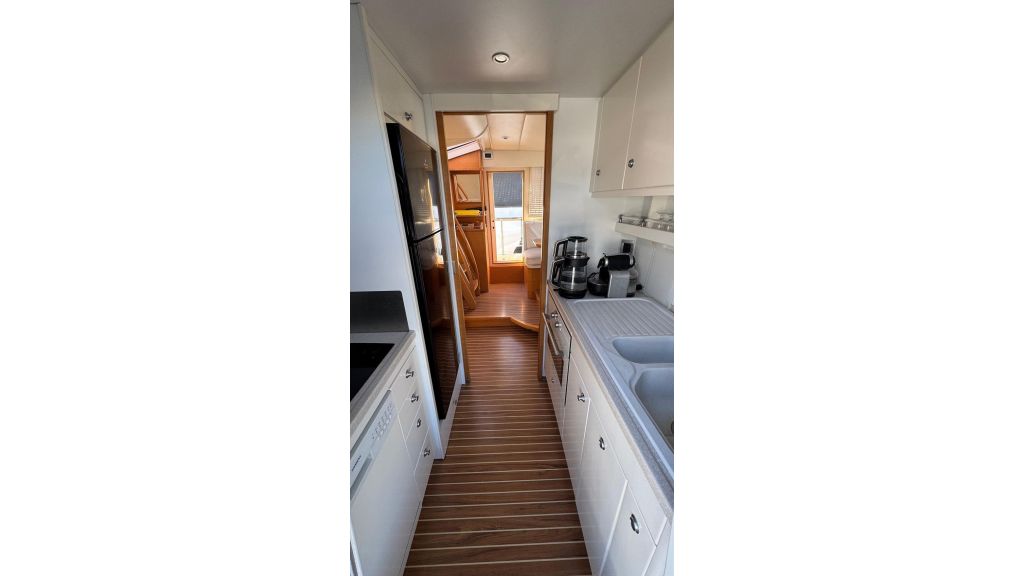 Guy Couach Motor Yacht (022)