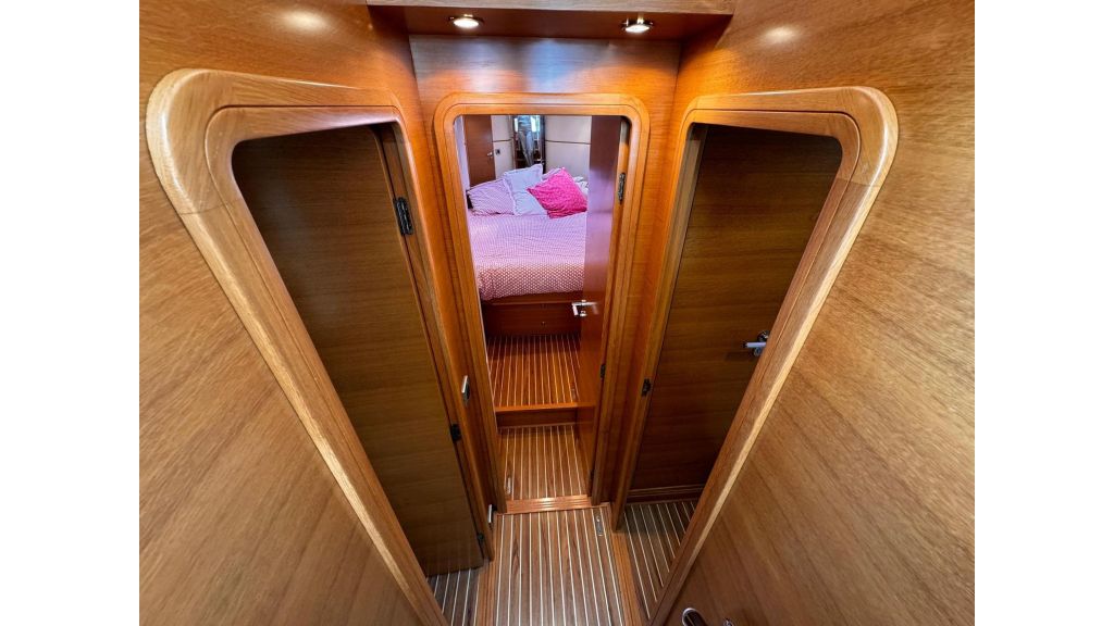 Guy Couach Motor Yacht (024)