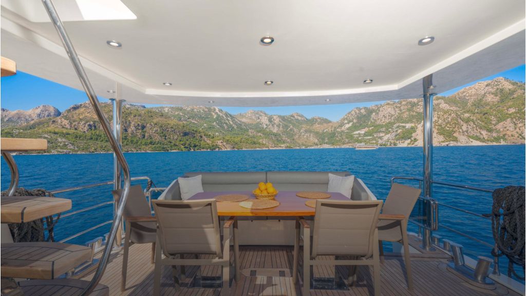 Vera 34 Motor Yacht (014)