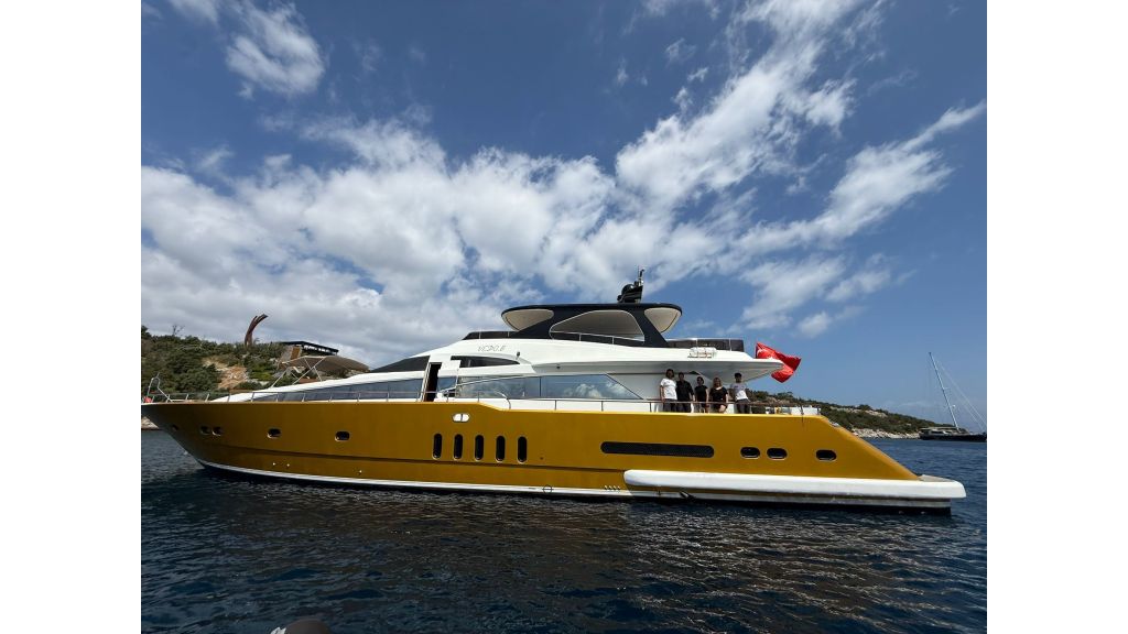 Luxury Motoryacht P_Page_1_Image_0001