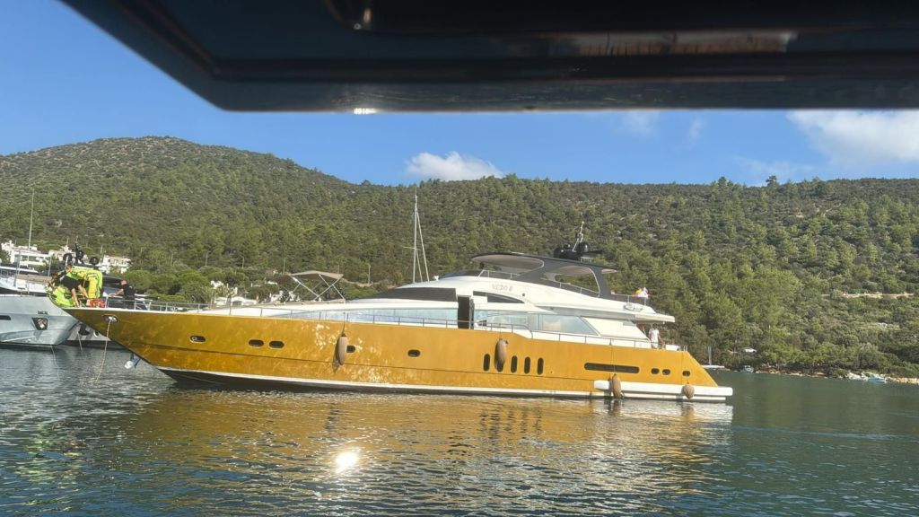 Luxury Motoryacht P_Page_3_Image_0003