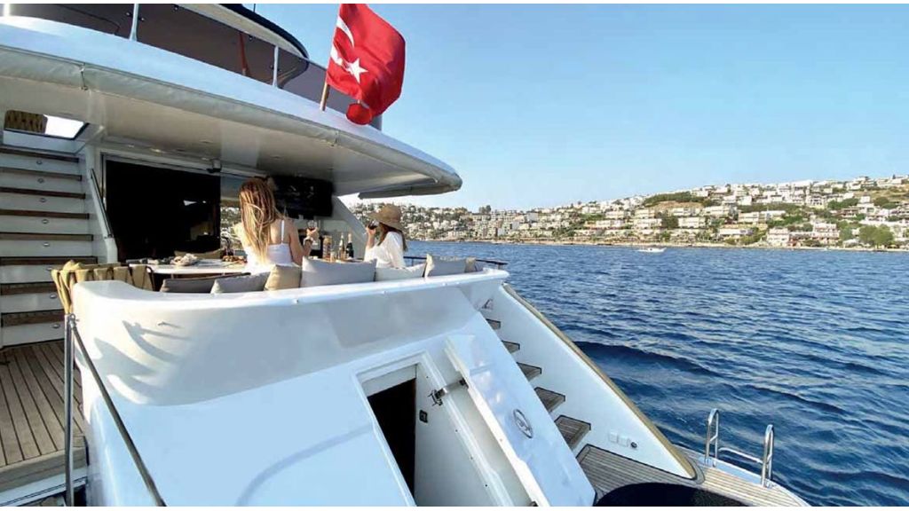 Luxury Motoryacht P_Page_4_Image_0007