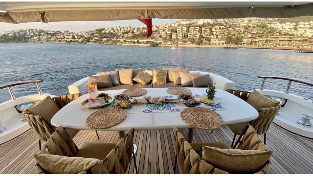 Luxury Motoryacht P_Page_4_Image_0008