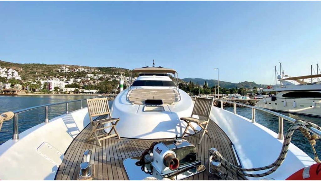 Luxury Motoryacht P_Page_5_Image_0010