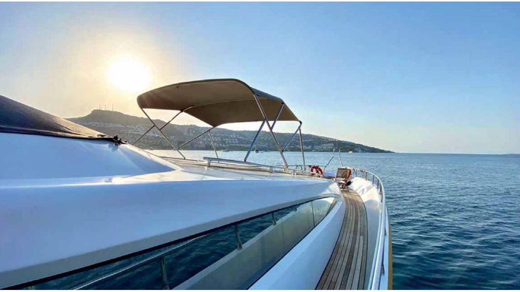 Luxury Motoryacht P_Page_5_Image_0011