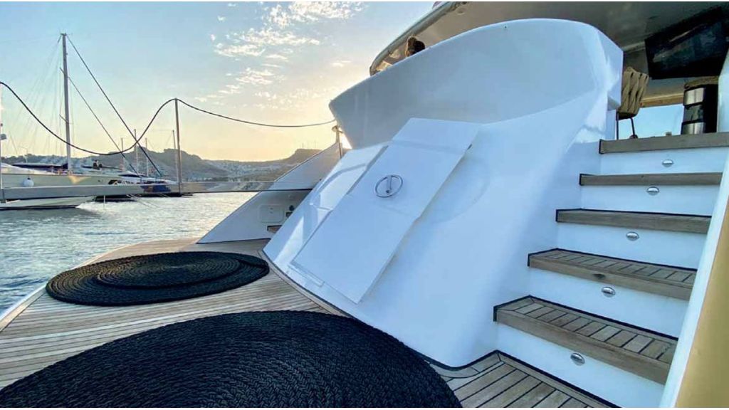 Luxury Motoryacht P_Page_5_Image_0012