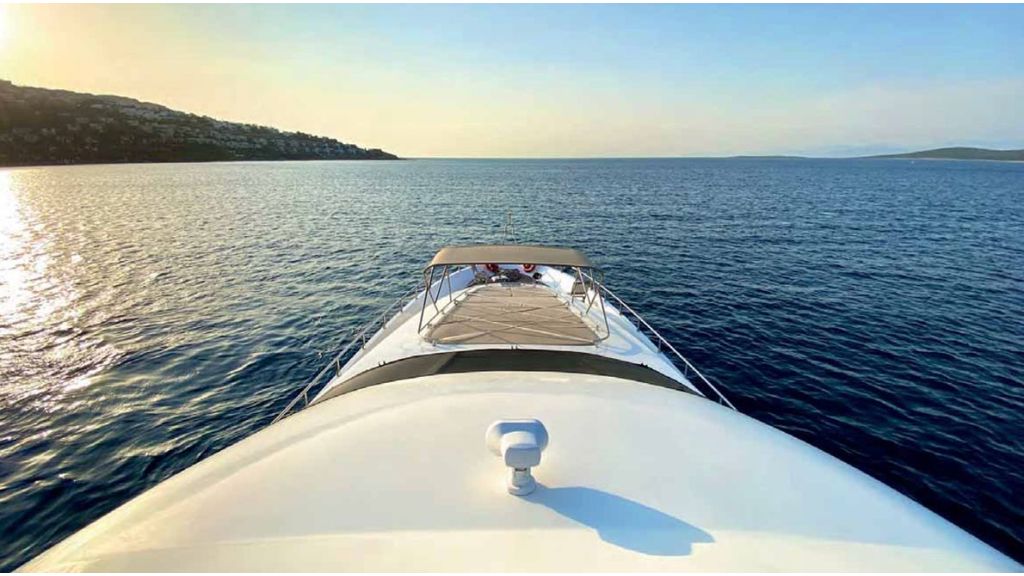 Luxury Motoryacht P_Page_5_Image_0013