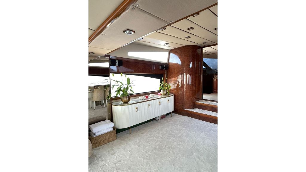 Luxury Motoryacht P_Page_6_Image_0016