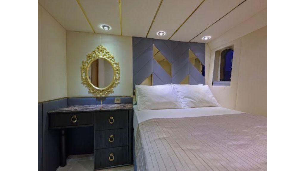 Luxury Motoryacht P_Page_8_Image_0025