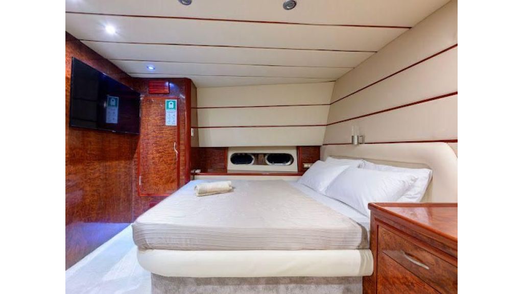 Luxury Motoryacht P_Page_8_Image_0027