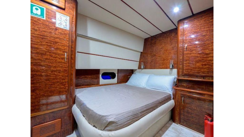 Luxury Motoryacht P_Page_8_Image_0028