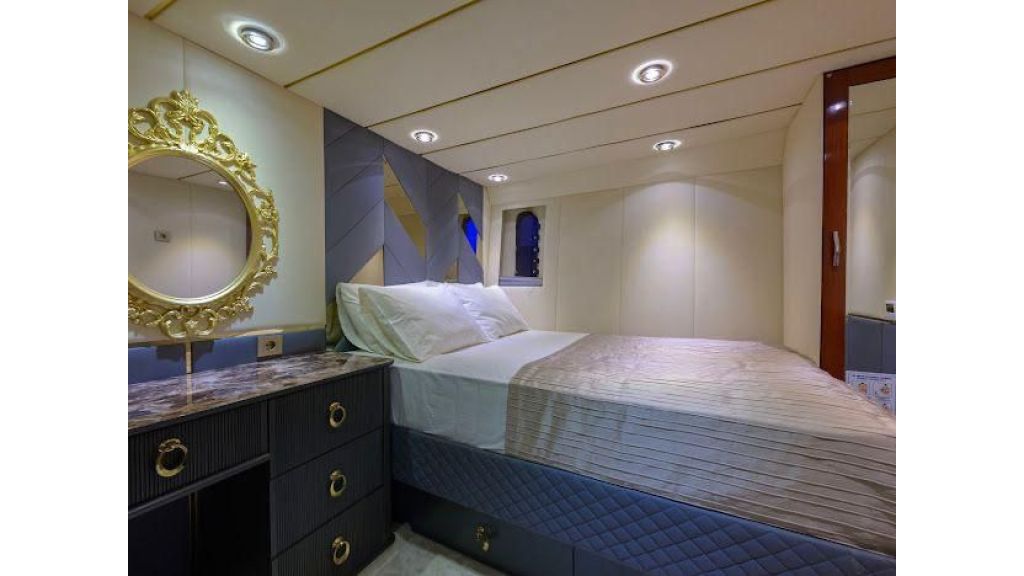 Luxury Motoryacht P_Page_9_Image_0030