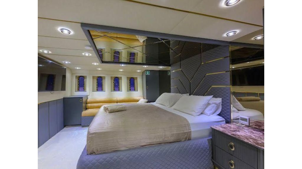 Luxury Motoryacht P_Page_9_Image_0033