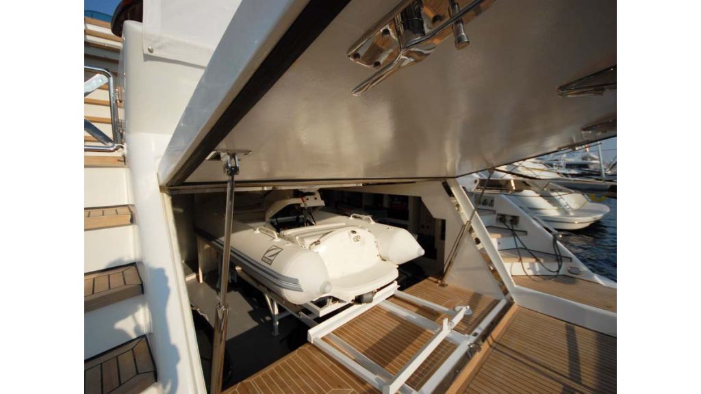 1287579362_motoryacht_for_sale_17