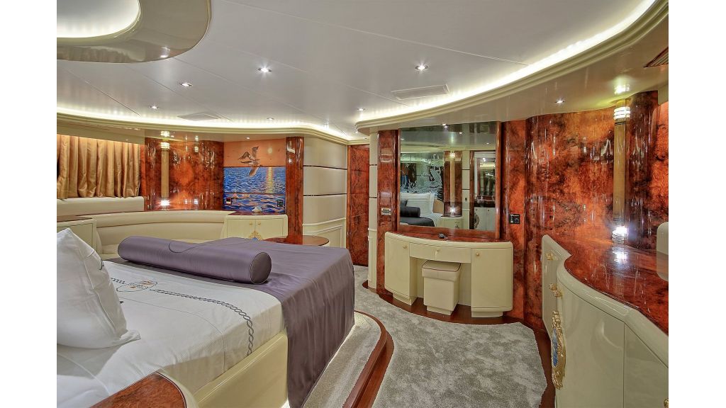 39m Mahogany Built Motor Yacht for Sale (17)