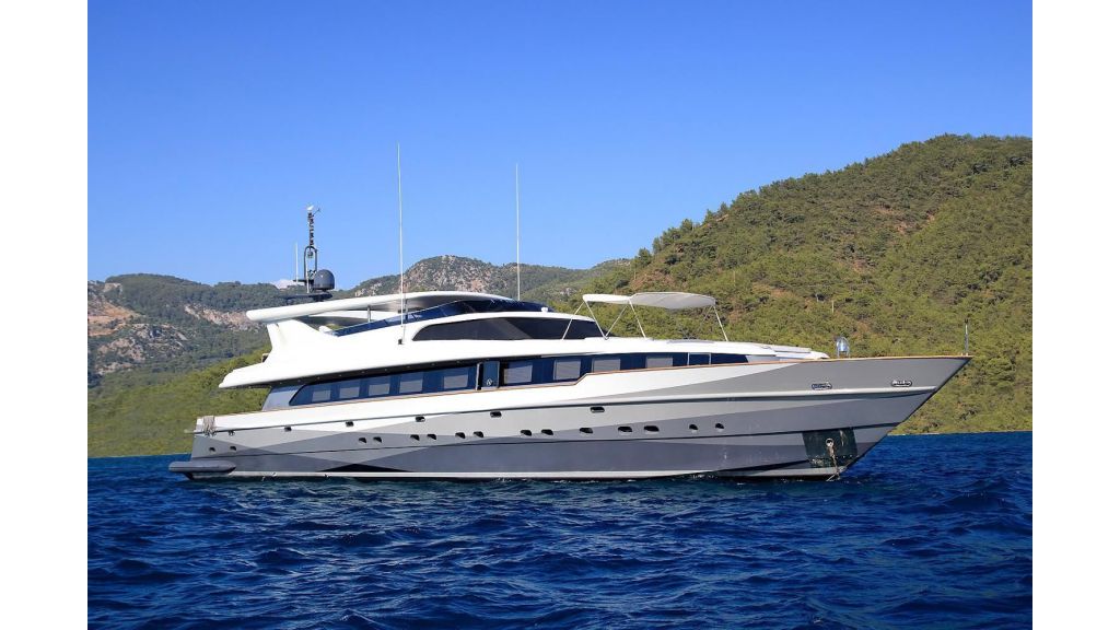 39m Mahogany Built Motor Yacht for Sale (4)