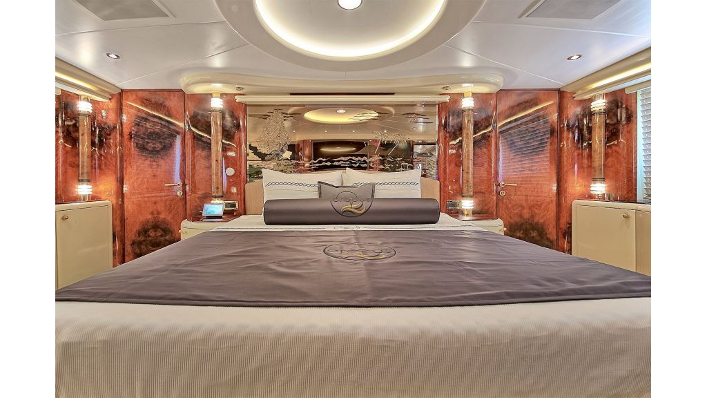 39m Mahogany Built Motor Yacht for Sale (41)