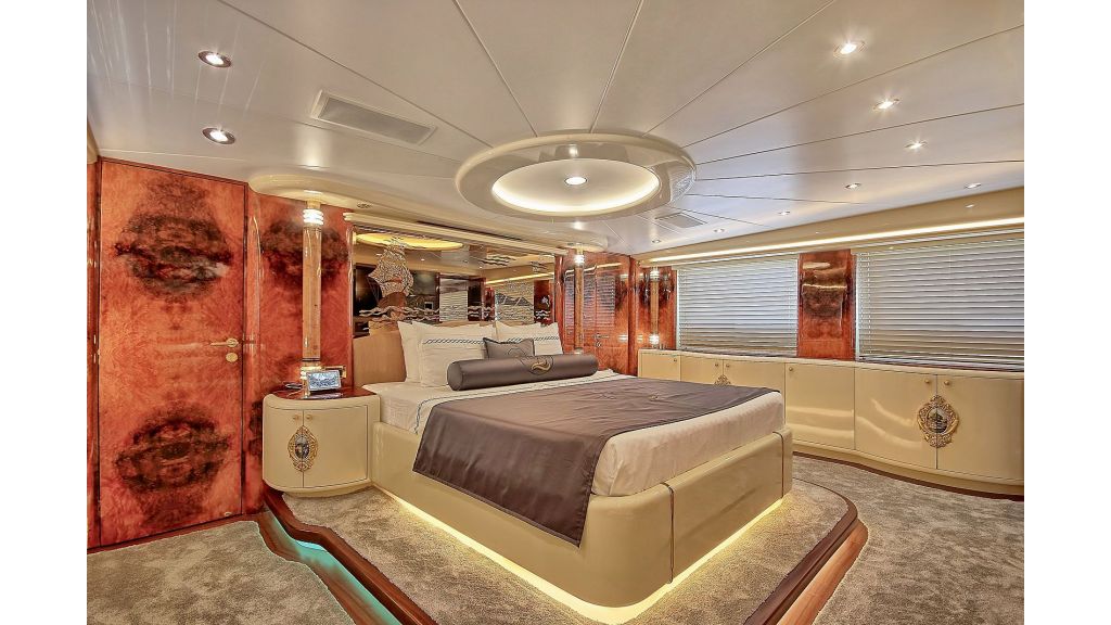 39m Mahogany Built Motor Yacht for Sale (42)