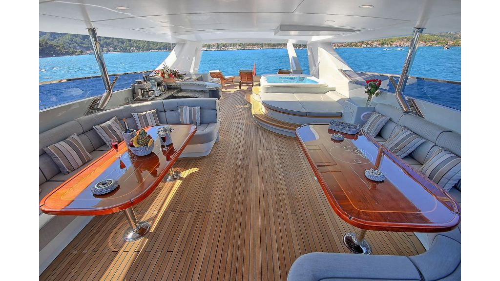 39m Mahogany Built Motor Yacht for Sale (57)