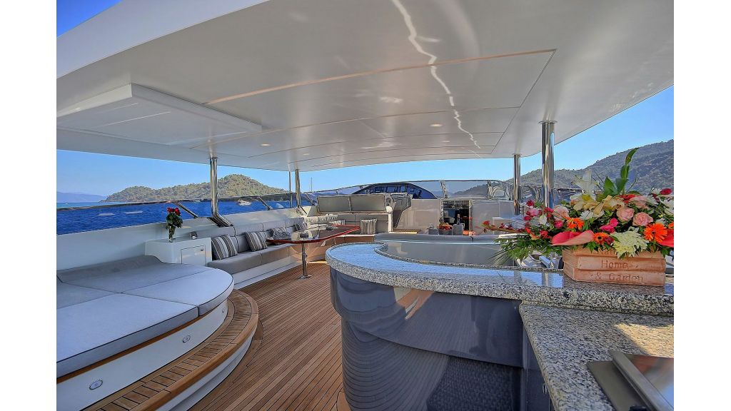 39m Mahogany Built Motor Yacht for Sale (61)