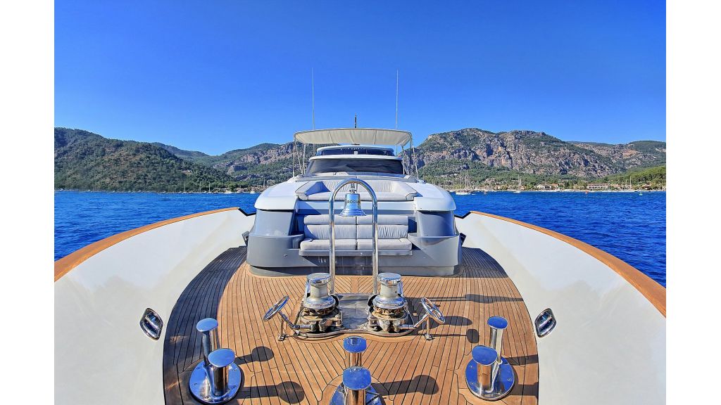 39m Mahogany Built Motor Yacht for Sale (67)