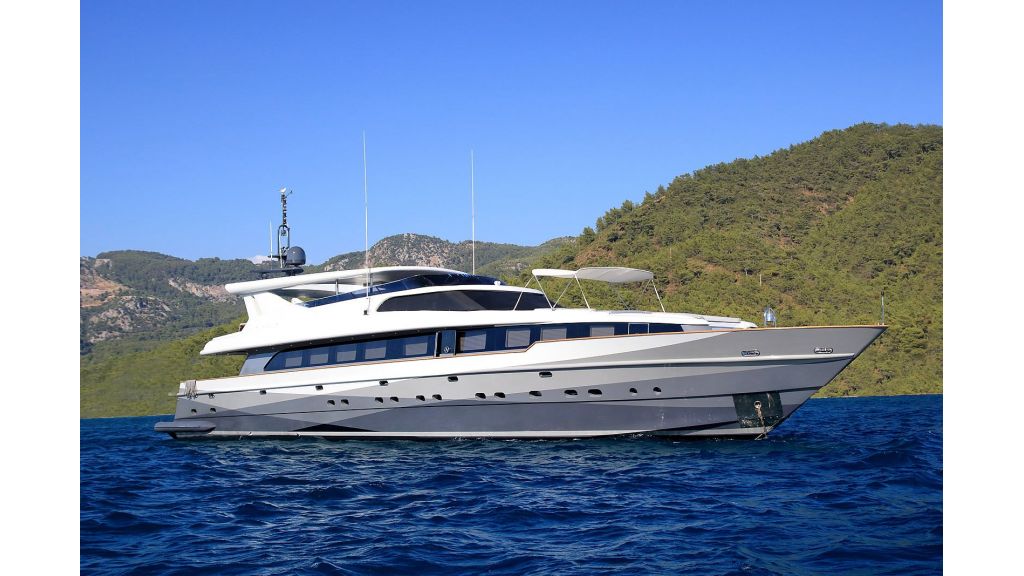 39m Mahogany Built Motor Yacht for Sale (71)